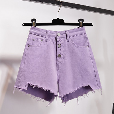 Mūsdienīgi īsi džinsi ar izgriezumiem un pogām