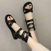 Sieviešu ādas sandales ar lencēm virs potītes