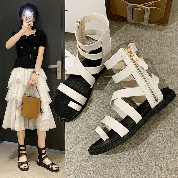 Sieviešu ādas sandales ar lencēm virs potītes