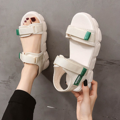 Sieviešu sandales ar velcro un augstu zoli