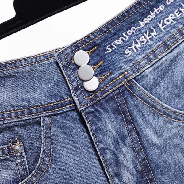 Pantaloni scurti dama model lat cu broderie