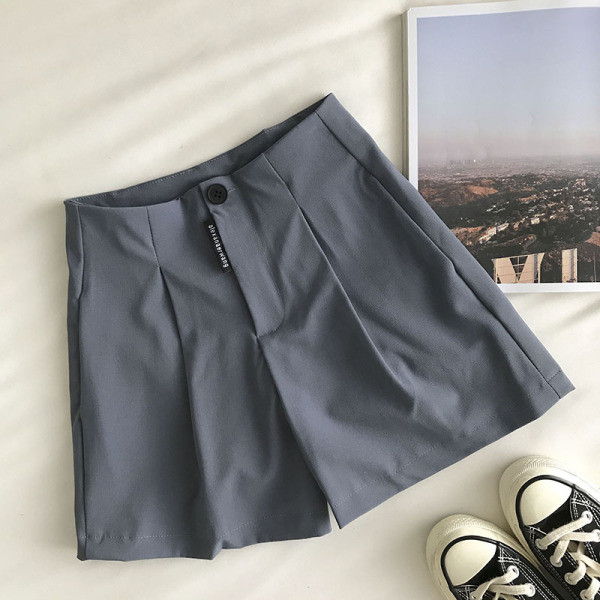 Modes šorti ar augstu vidukli un pogu