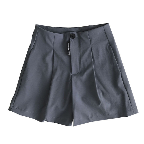 Modes šorti ar augstu vidukli un pogu