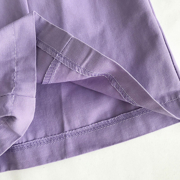 Mūsdienīgi šorti ar jostiņu un kabatām