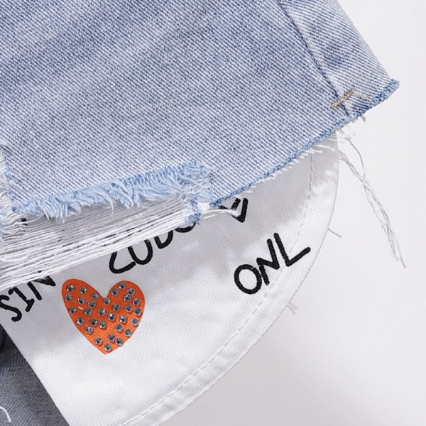 Lühikesed vöö ja kõrge vöökohaga teksad