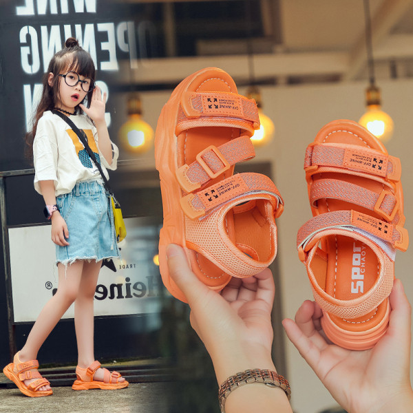 Ikdienas bērnu sandales meitenēm ar raupju zoli un ielāpiem