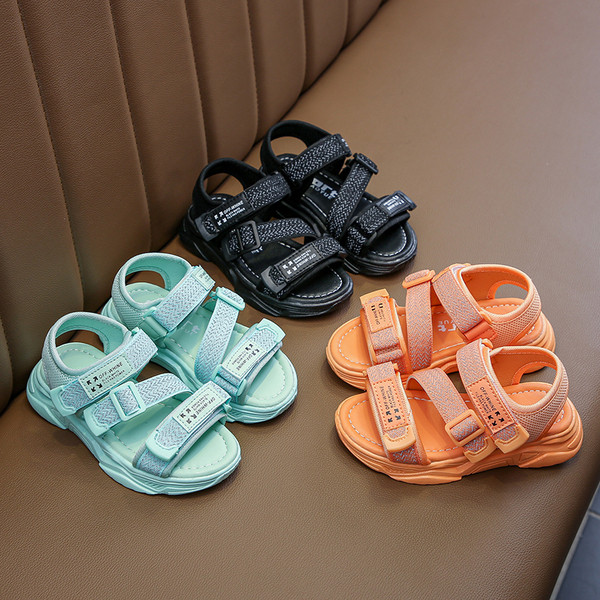 Ikdienas bērnu sandales meitenēm ar raupju zoli un ielāpiem