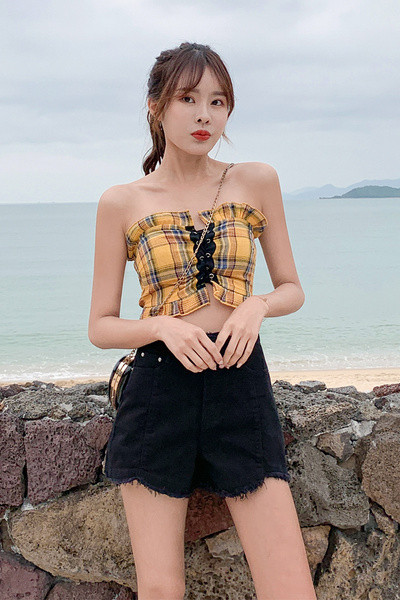 Blugi scurti elastici cu talie inalta si buzunare