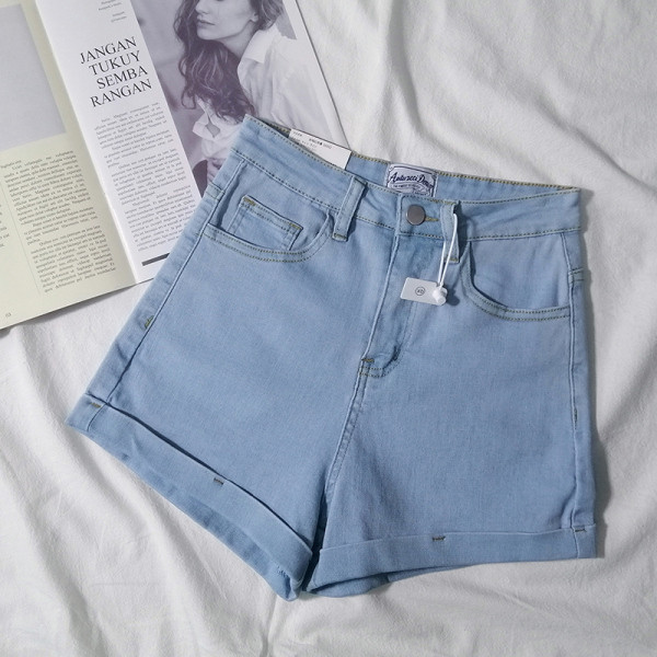 Elastīgi īsi džinsi ar augstu vidukli un kabatām