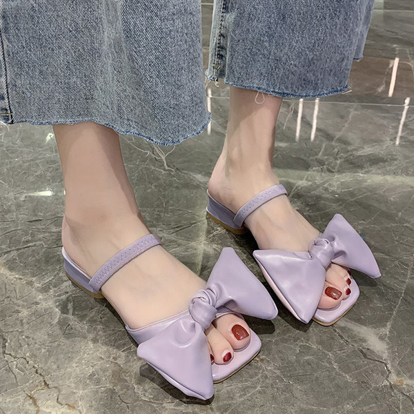 Sieviešu sandales ar eko ādas lenti un zemu papēdi