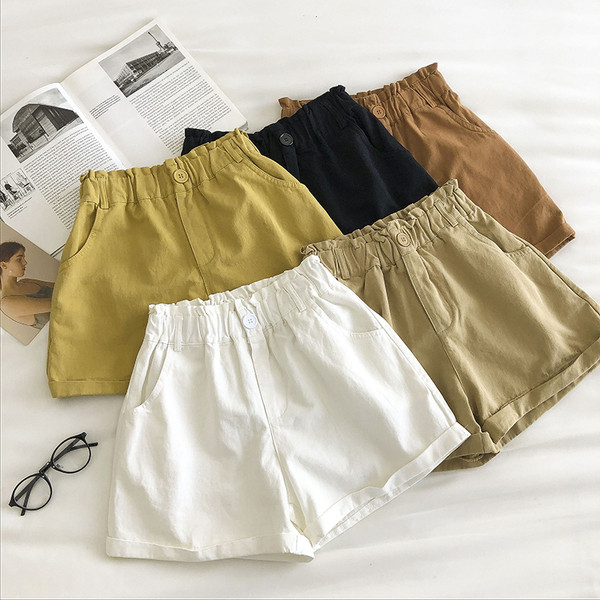 Alkalmi rövidnadrág elasztikus derékkal és gombbal