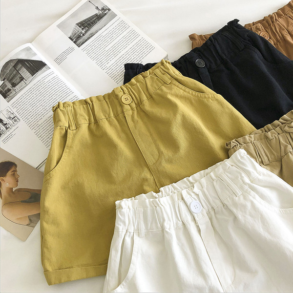 Alkalmi rövidnadrág elasztikus derékkal és gombbal