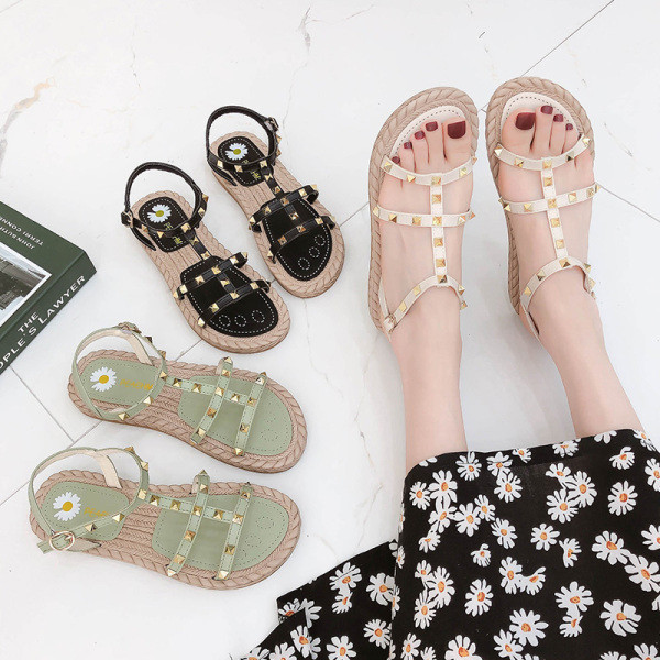 Ikdienas sieviešu sandales ar ādas lencēm un metāla kniedēm