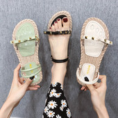 Sieviešu sandales ar plakanām zolēm un ādas lencēm