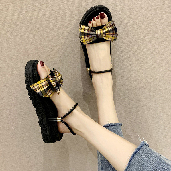 Sieviešu modernas sandales ar plakanu zoli un lentes elementu