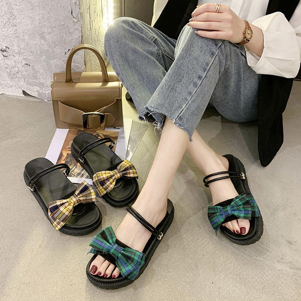 Sieviešu modernas sandales ar plakanu zoli un lentes elementu