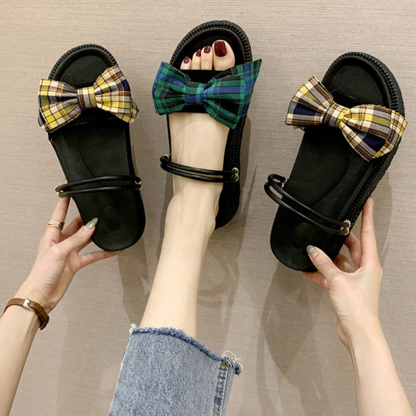 Sieviešu modernas sandales ar plakanu zoli un lentes elementu