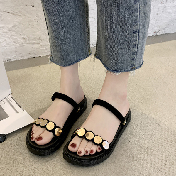 Sieviešu sandales ar plakanām zolēm un plānām lencēm