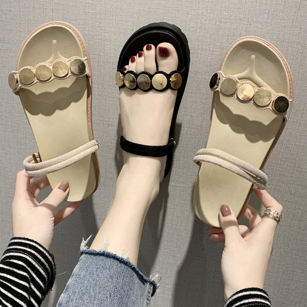 Sieviešu sandales ar plakanām zolēm un plānām lencēm