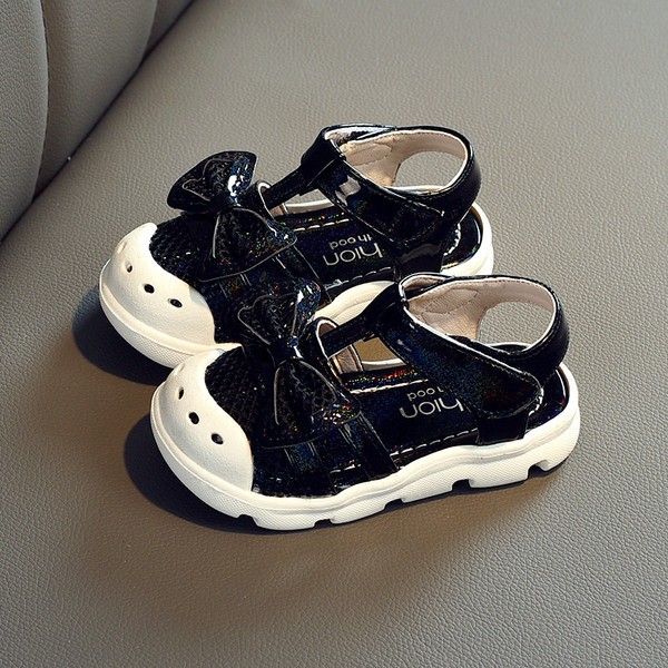 Mūsdienīgas bērnu sandales meitenēm ar sietu un lenti