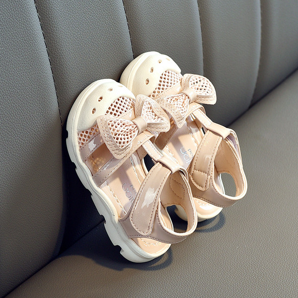Mūsdienīgas bērnu sandales meitenēm ar sietu un lenti