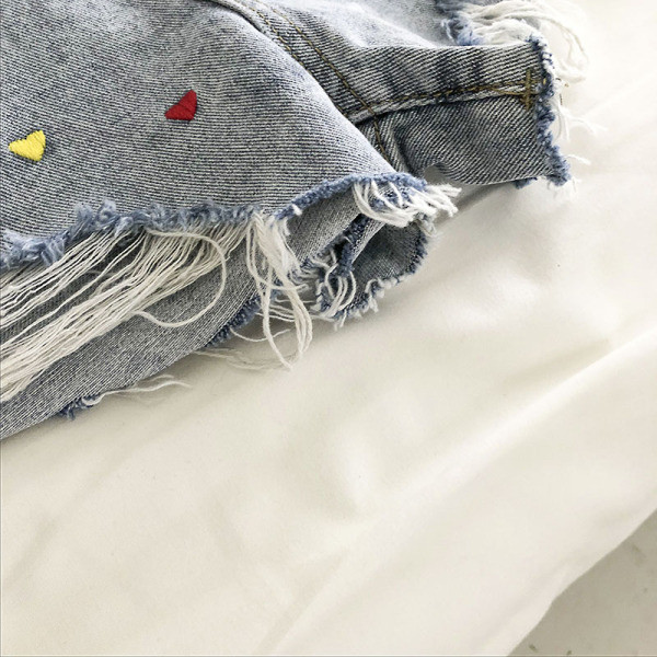 Blugi scurti casual cu broderie si talie inalta