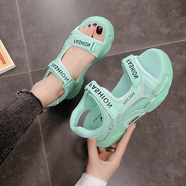 Model nou de sandale dama cu talpa inalta si velcro