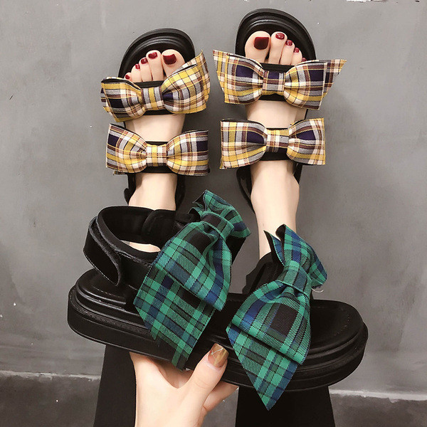 JAUNUMS Sieviešu modernas sandales ar lentes elementu