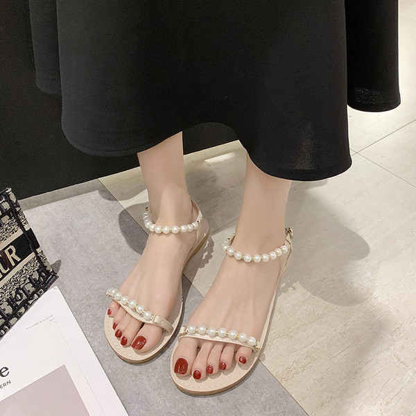 Naiste vabaaja sandaalid elemendiga - rihmadel pärlid