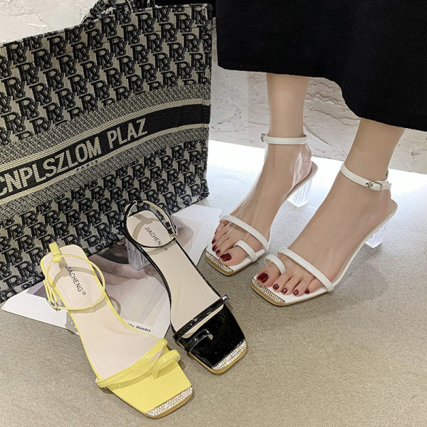 Naiste kandilise madala kontsaga lakknahast sandaalid