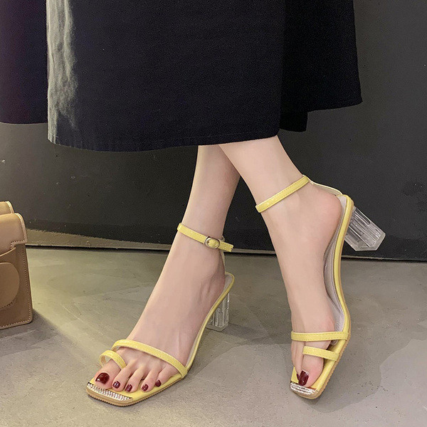 Naiste kandilise madala kontsaga lakknahast sandaalid