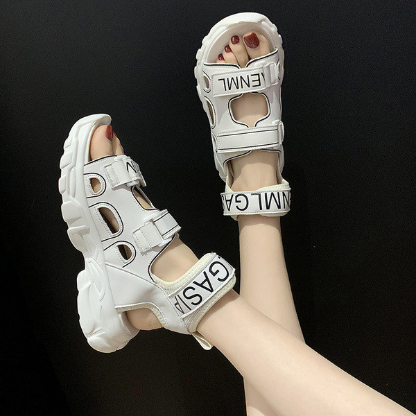 Model nou de sandale dama din piele ecologica, talpa inalta aspra si inscriptii