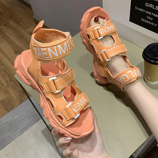 Model nou de sandale dama din piele ecologica, talpa inalta aspra si inscriptii