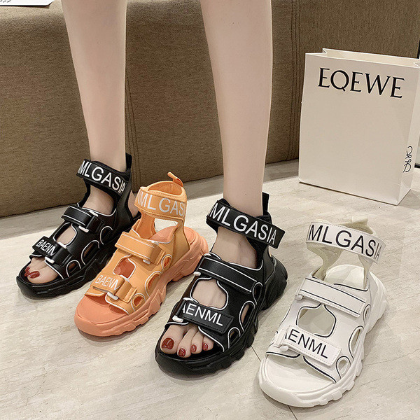 Model nou de sandale dama din piele ecologica, talpa inalta aspra si inscriptii