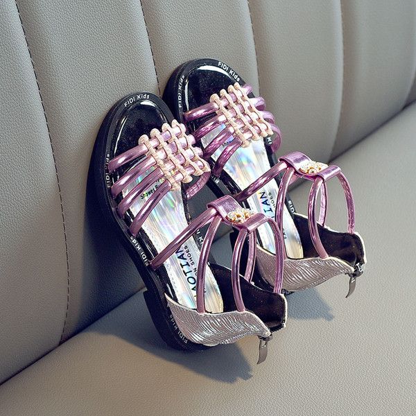 Sandale de copii actuale pentru fete cu efect strălucitor