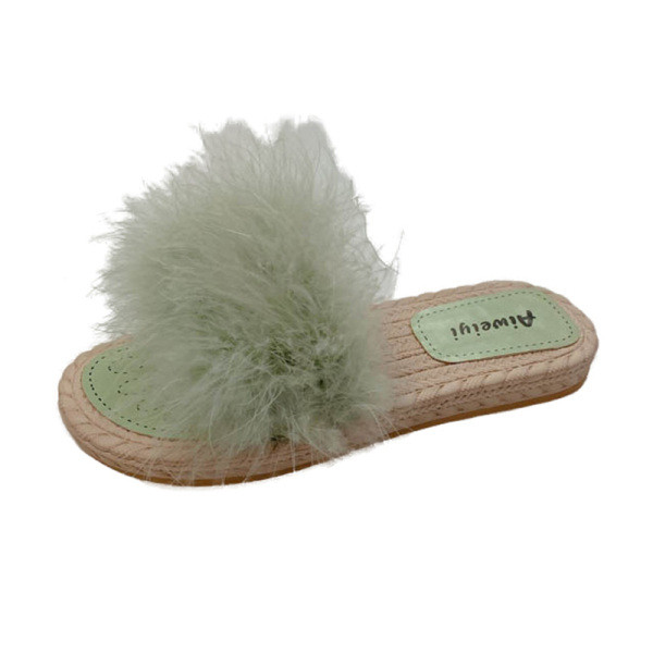 Sieviešu sandales ar ādas lencēm un dūnu elementu