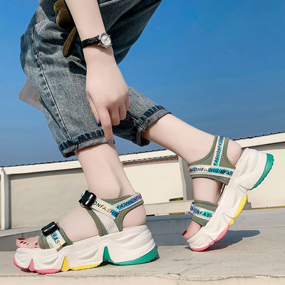 Model nou de sandale de dama cu talpa aspra, inalta si colorata