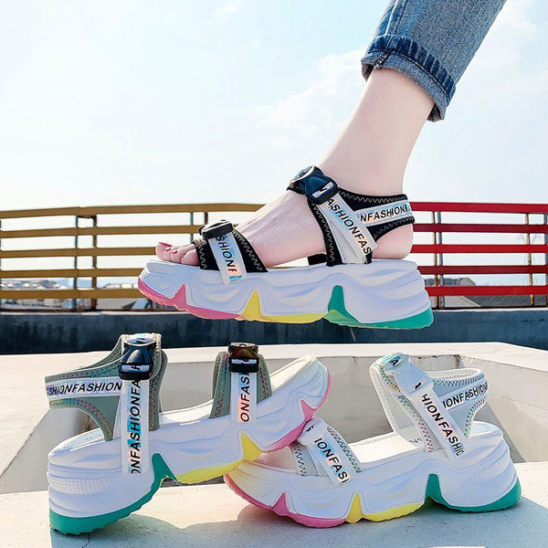 Model nou de sandale de dama cu talpa aspra, inalta si colorata