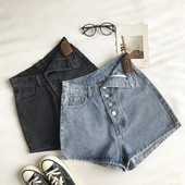 Naiste lühikesed kõrge vöökoha ja nööpidega teksad