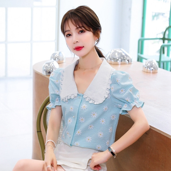 Cămașă de damă cu imprimeu margarete și guler mare