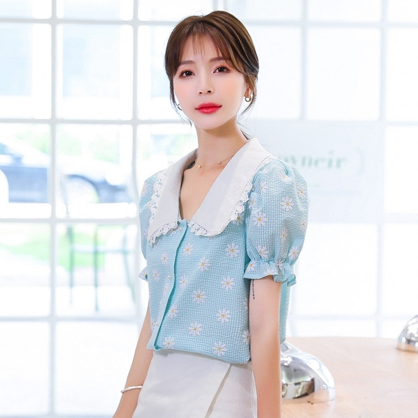 Cămașă de damă cu imprimeu margarete și guler mare