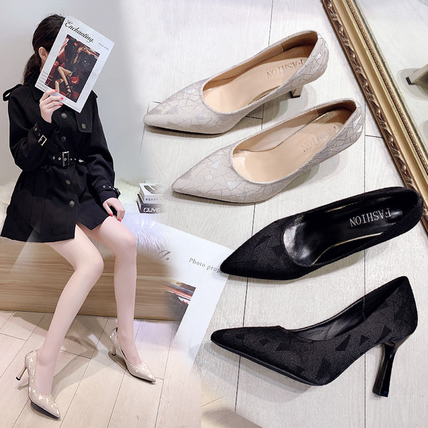 Stilīgs sieviešu apavu smails modelis ar 8 cm papēdi