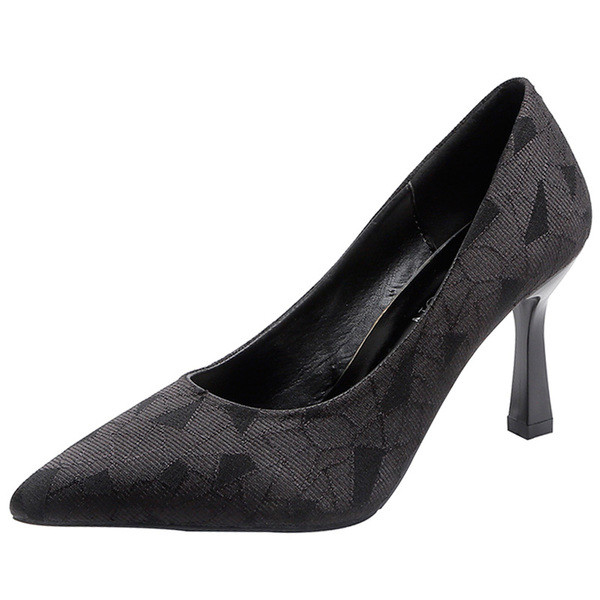 Stilīgs sieviešu apavu smails modelis ar 8 cm papēdi