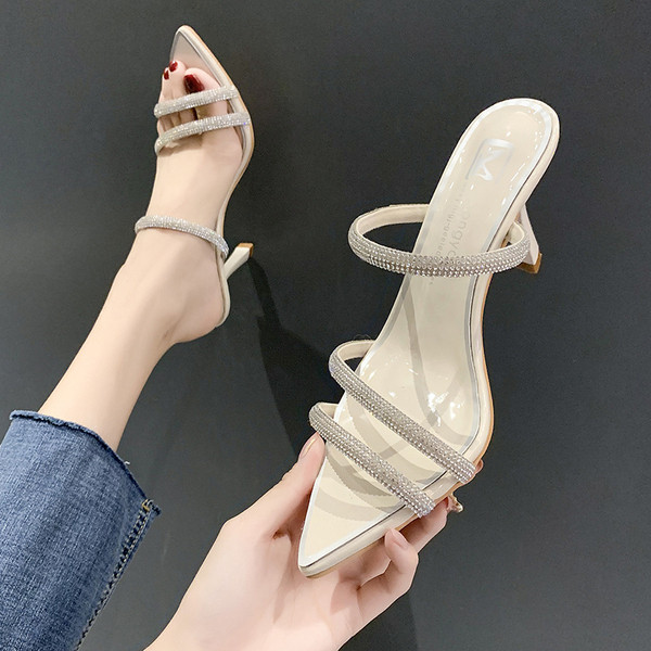 Moderns sieviešu sandaļu smails modelis ar plānu papēdi un akmeņiem