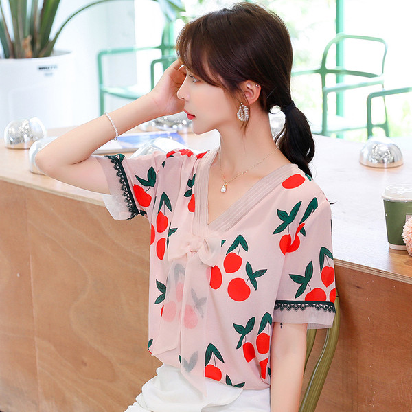 Cămașă de damă cu panglică și decolteu spitz