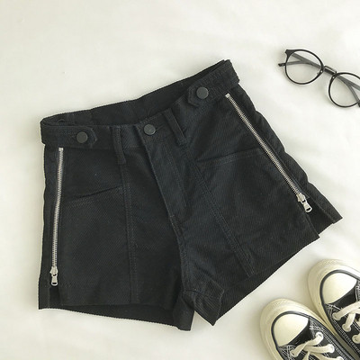 Női rövidnadrág cipzárral és gombbal