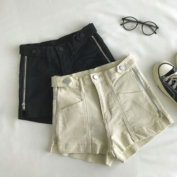 Női rövidnadrág cipzárral és gombbal