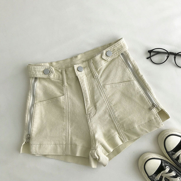 Női rövidnadrág cipzárral és gombbal