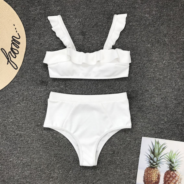 Praegune kaheosaline laiade rihmade ja kõrge vöökohaga pükstega ujumistrikoo