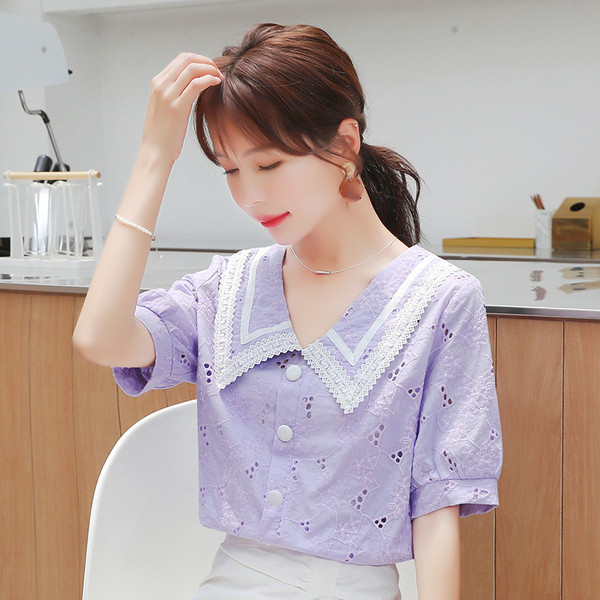 Spitsikaelusega ja suure kraega naiste särk